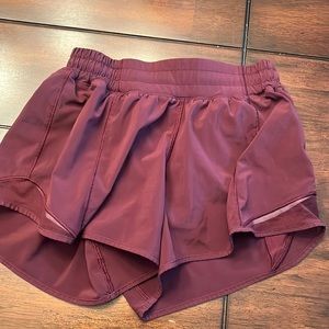 Lululemon hotty hot shorts size 4 tall